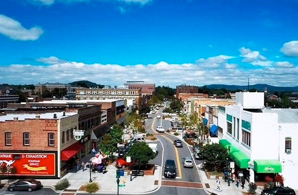 Downtown Hendersonville cityscape photo.