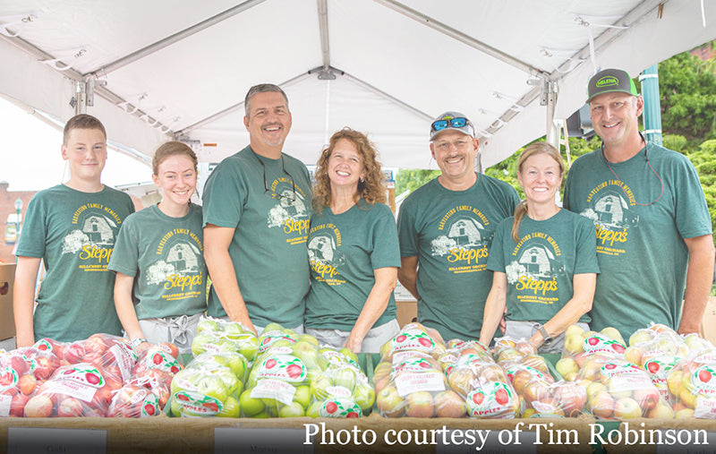 Seven representatives from the Apple Festival with a selection og bagged appless