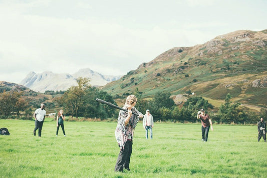 A group of people playing softball in sa field.