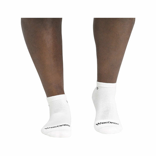 Wide Open Men's Solid Cushioned No Show Socks White